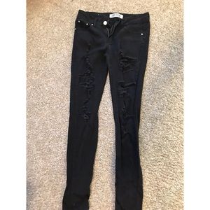 Black distressed skinny jean